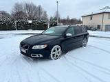 Volvo V70 D5 R Design - Volvo V70: R Design