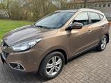 Hyundai ix35 1.6-TÜV NEU-AHK-TEILLEDER  - Hyundai ix35 in Kassel