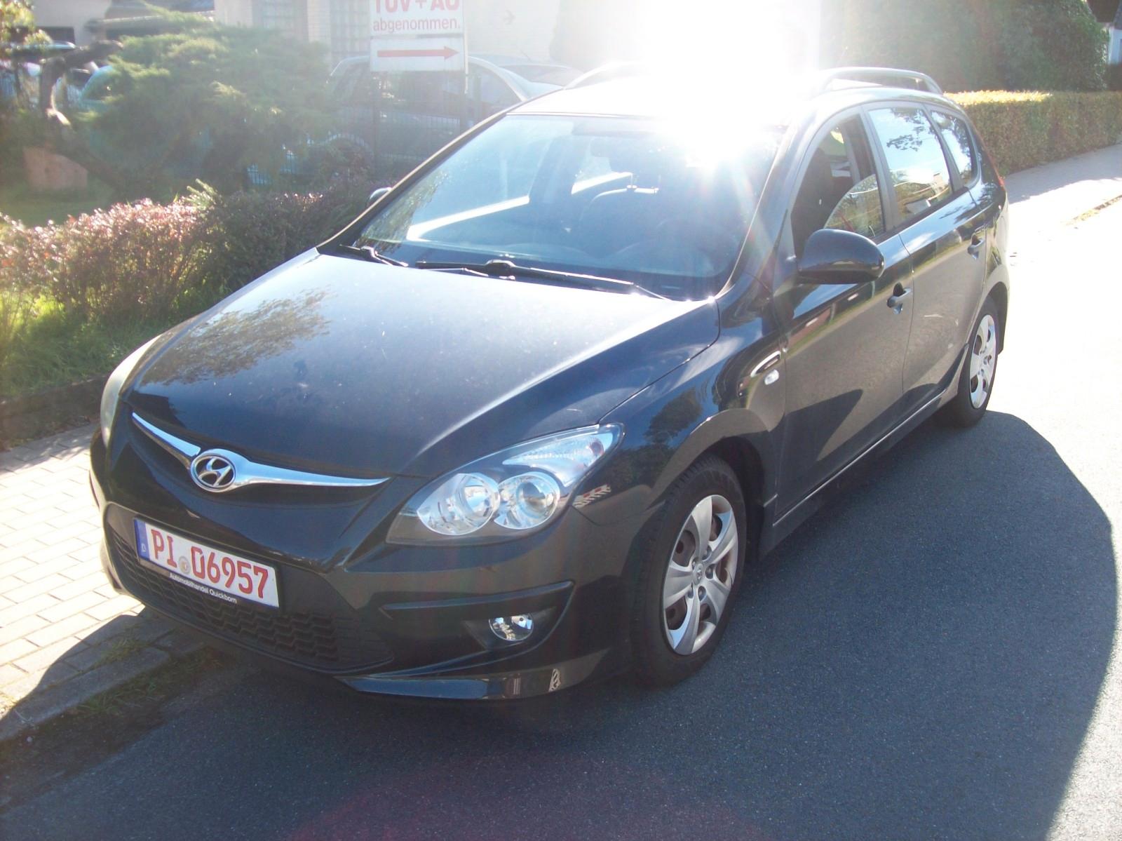 Hyundai i30 KOMBI 1.6 TDI EURO5 TÜVAU NEU KLIMA EFH 2011