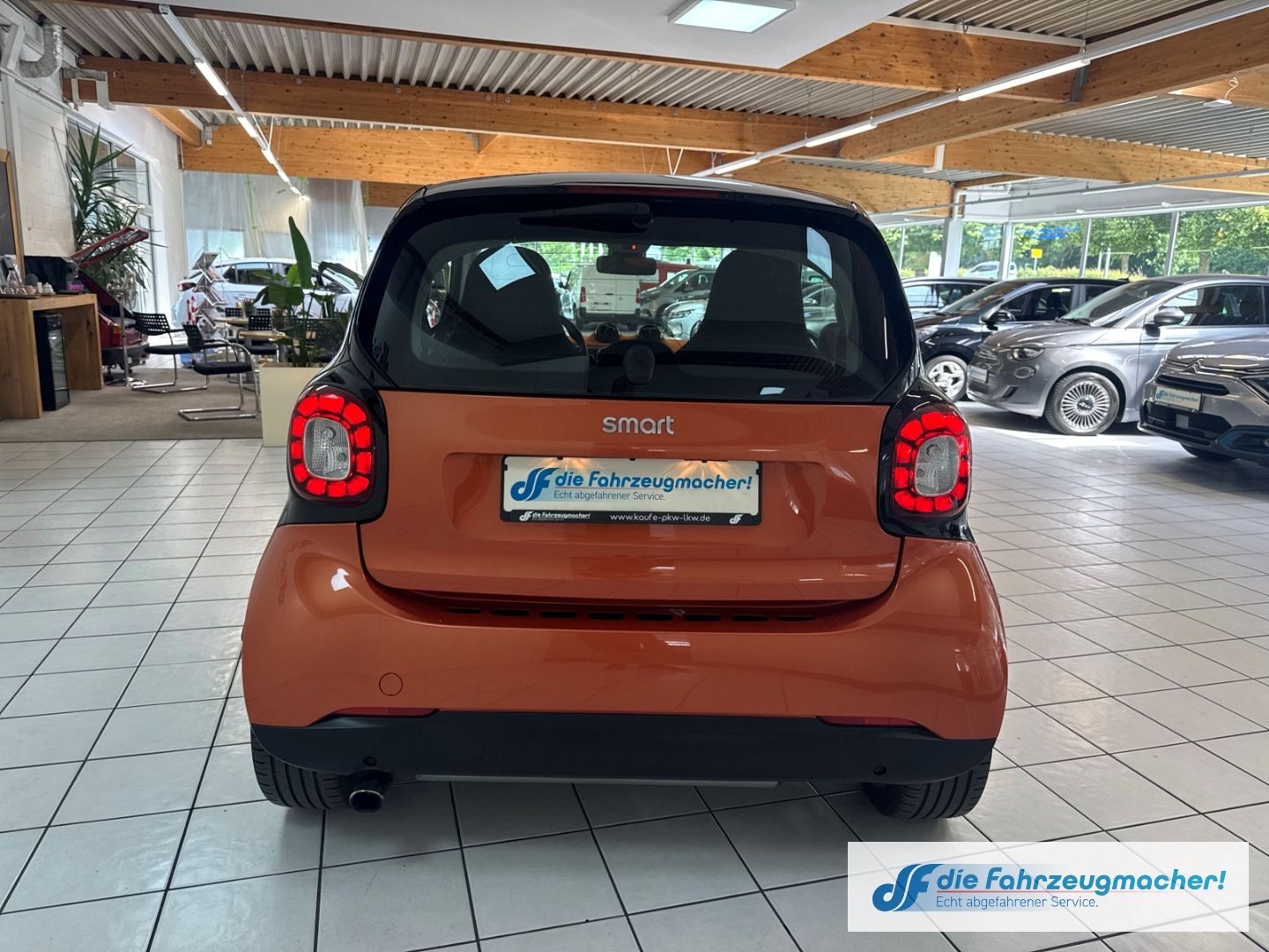 Fahrzeugabbildung Smart fortwo coupe Basis 52 kW Panorama Navi Klimaauto