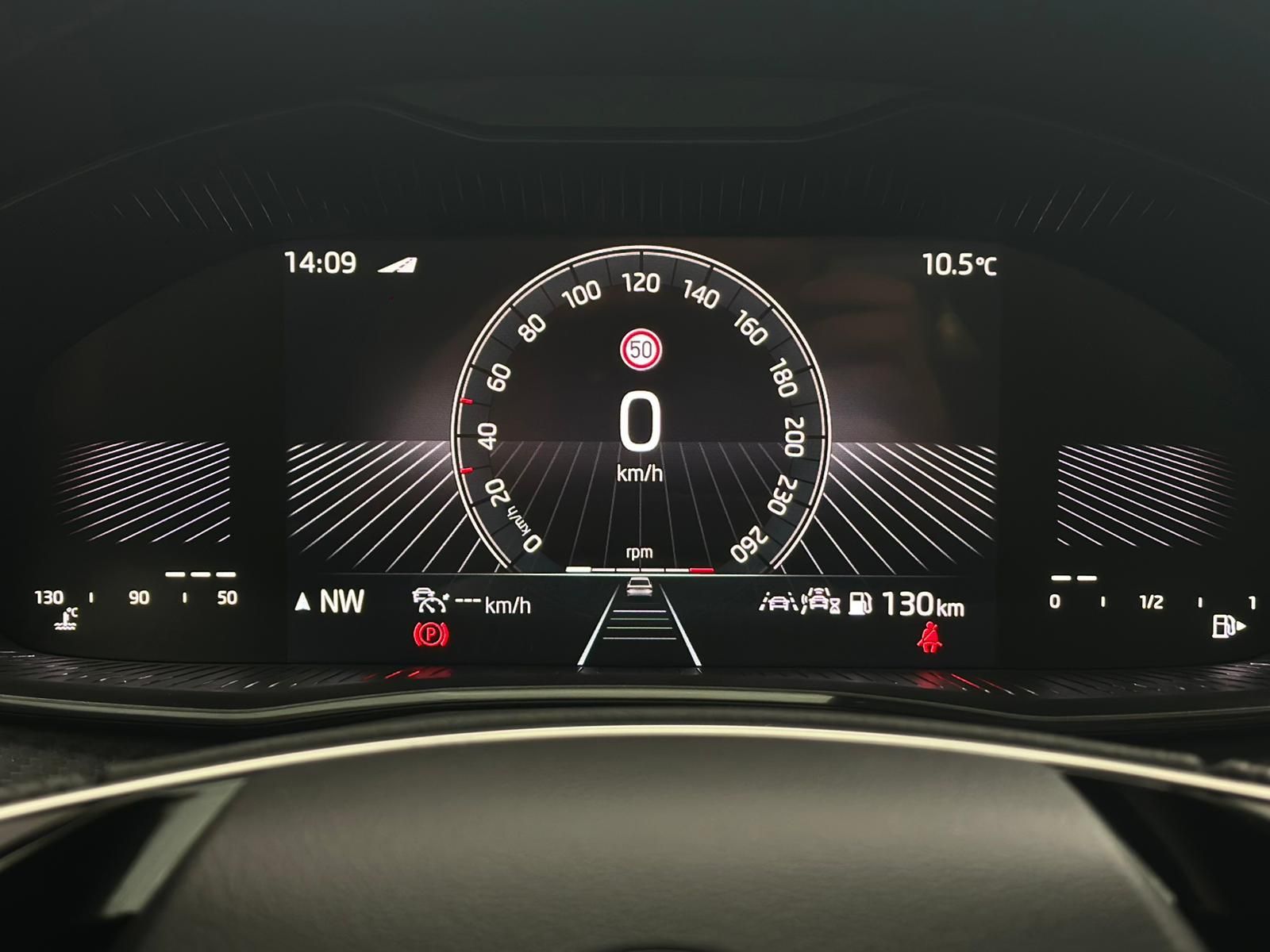 SKODA Kamiq 1.0TSI MONTE CARLO* MATRIX#PANO#AHK#KEYLES - Image 12