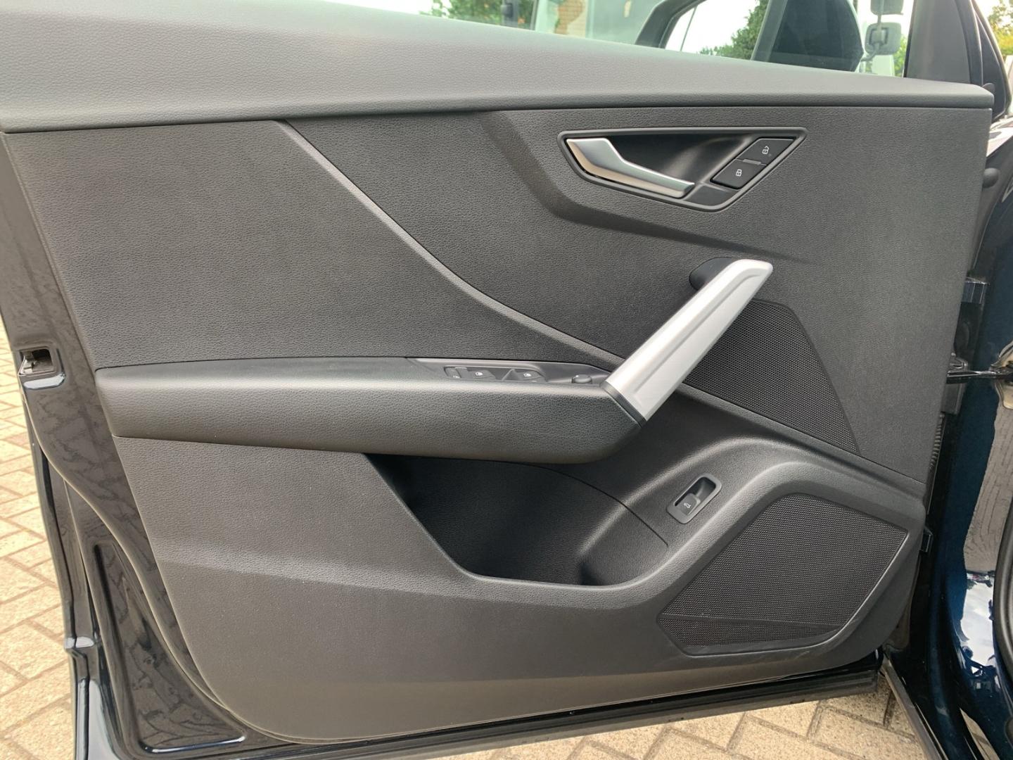 Audi Q2 quattro sport El. Panodach Navi Leder Digital