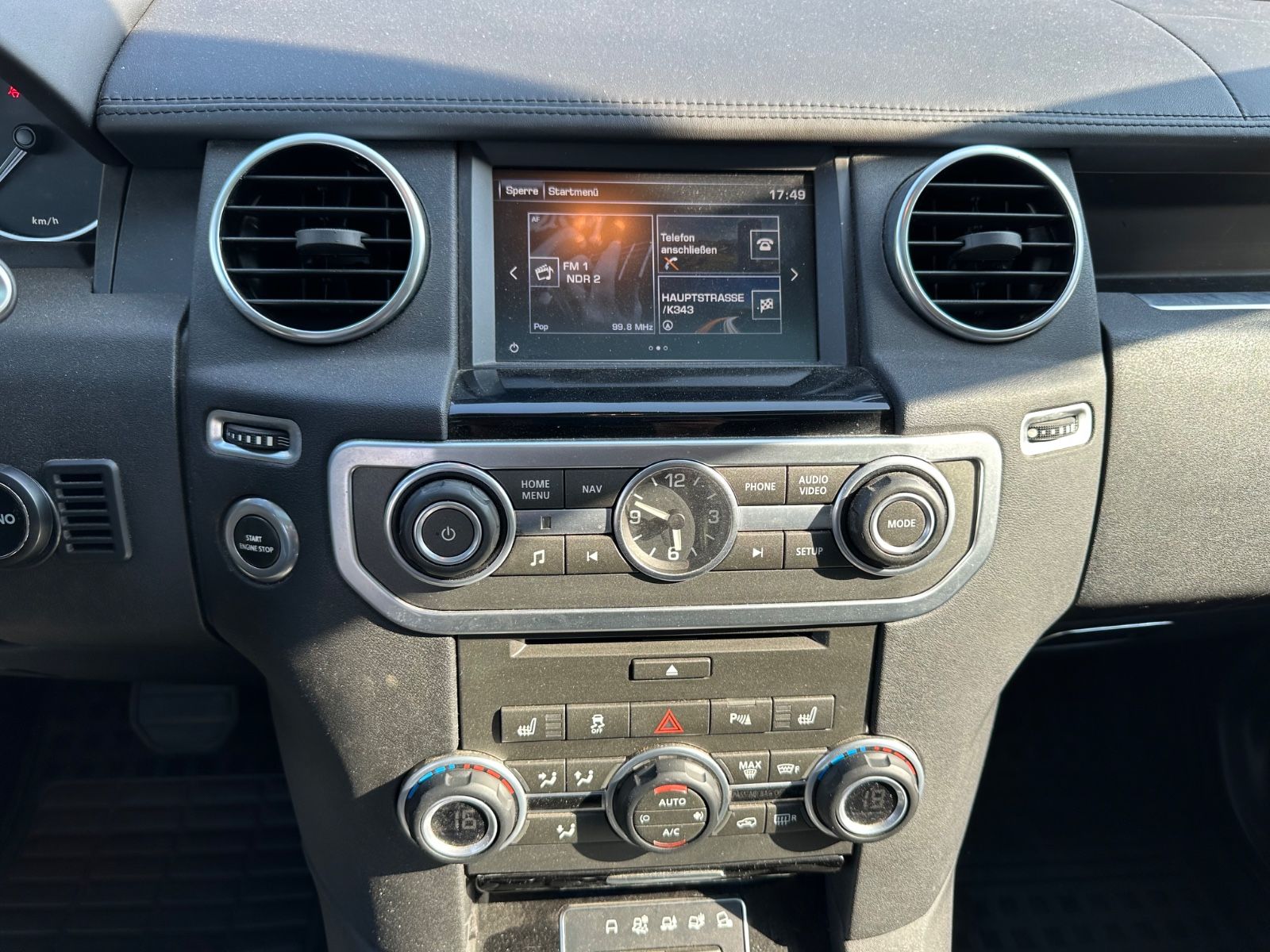 Fahrzeugabbildung Land Rover Discovery 4 3.0 SDV6 Landmark AHK/Leder/Meridian