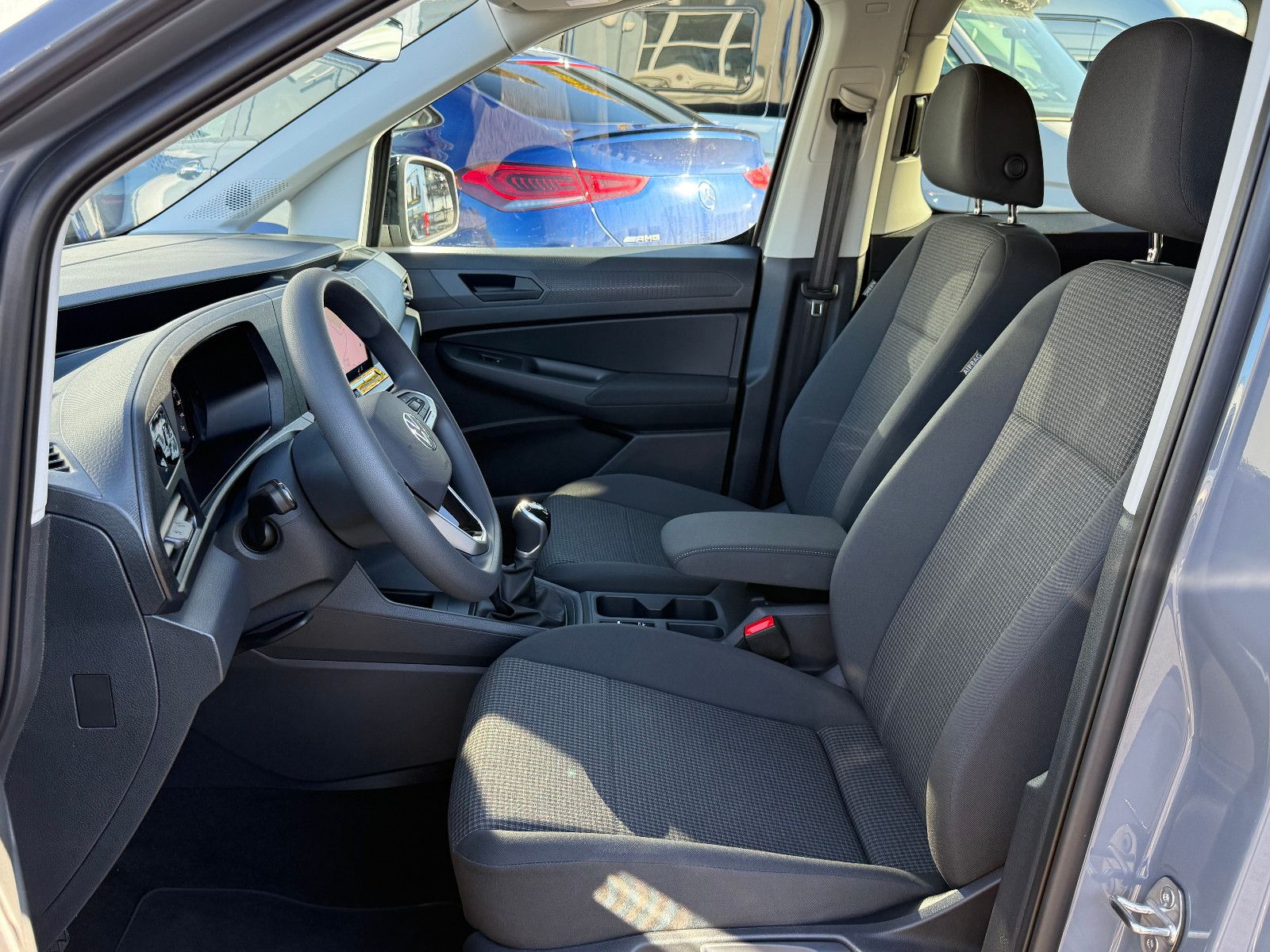 Fahrzeugabbildung Volkswagen Caddy TSI 7-Sitzer GRA AHK DAB Navi Kamera