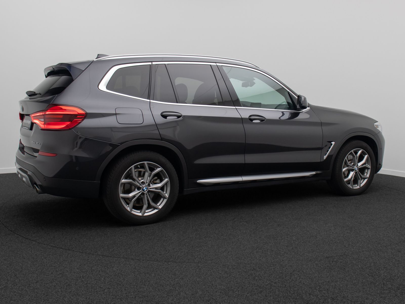 Fahrzeugabbildung BMW X3 xD30e xLine HUD DAB Kamera Alarm HiFi 19Zoll