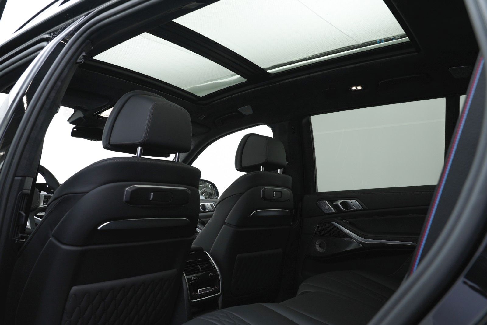 Fahrzeugabbildung BMW X7 M60i EXCLUSIVE/B&W/MSPORT/FULL/CARBON/MY23