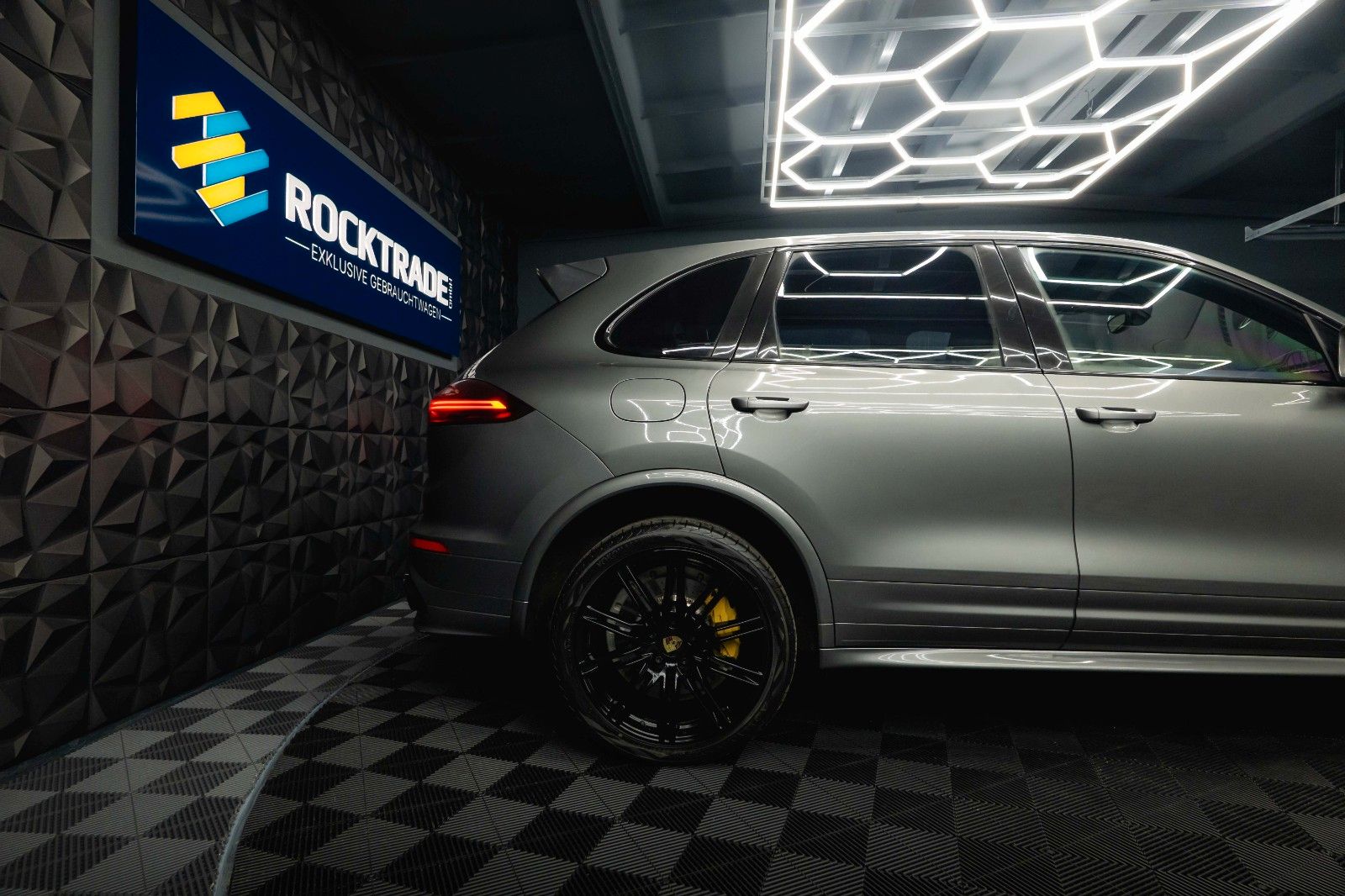 Fahrzeugabbildung Porsche Cayenne S Sport-Design Paket Carbon KERAMIK *LED