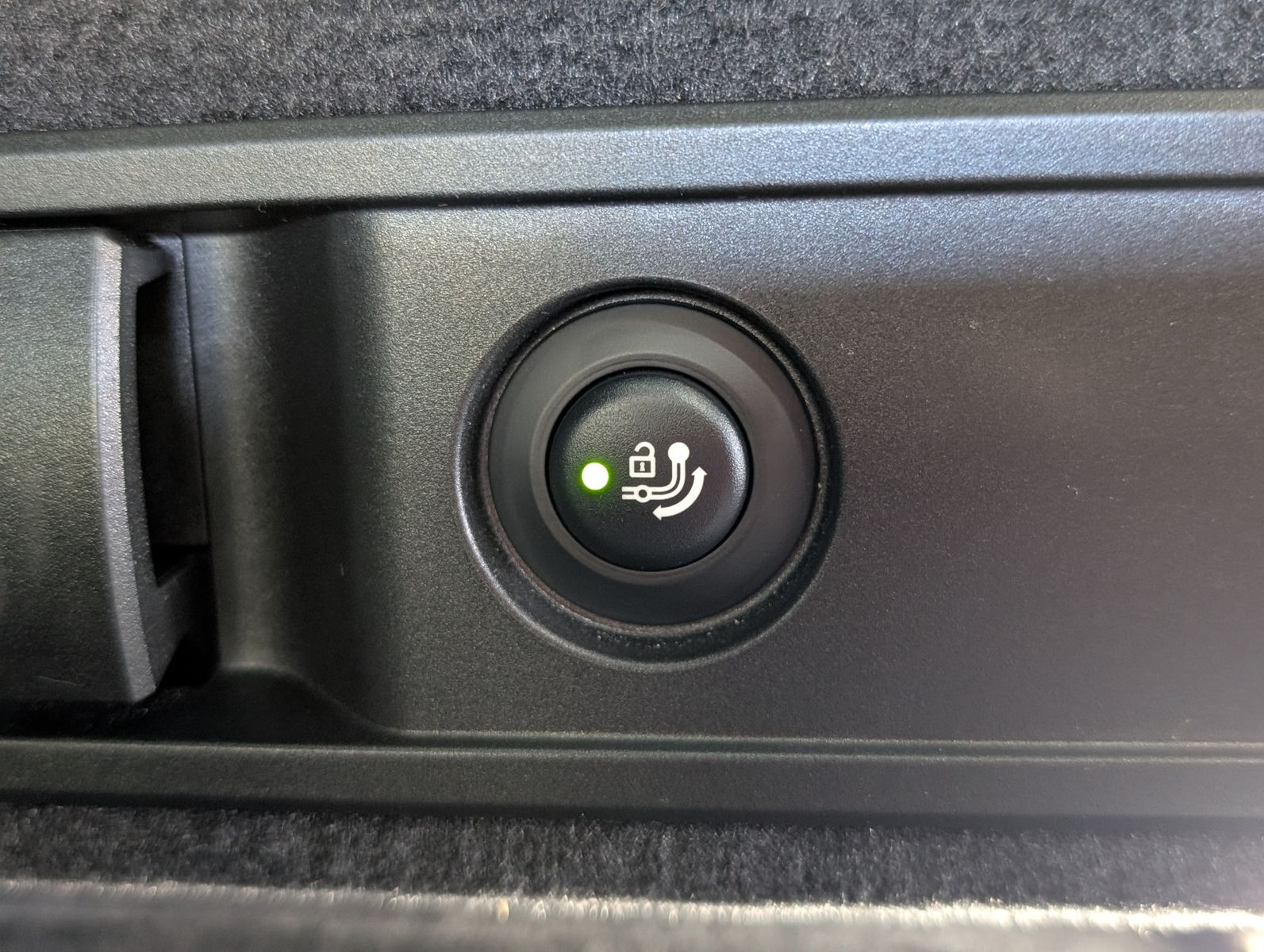 Fahrzeugabbildung BMW 320 d xDrive M Sport SHADOW PANO ACC KAM AHK LED