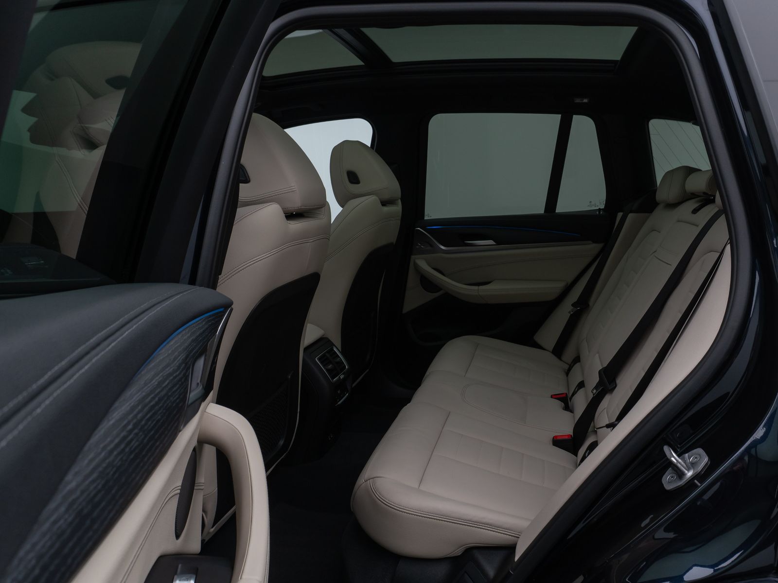 Fahrzeugabbildung BMW iX3 Impressive M Sport Panorama 360°HUD DAB H/K