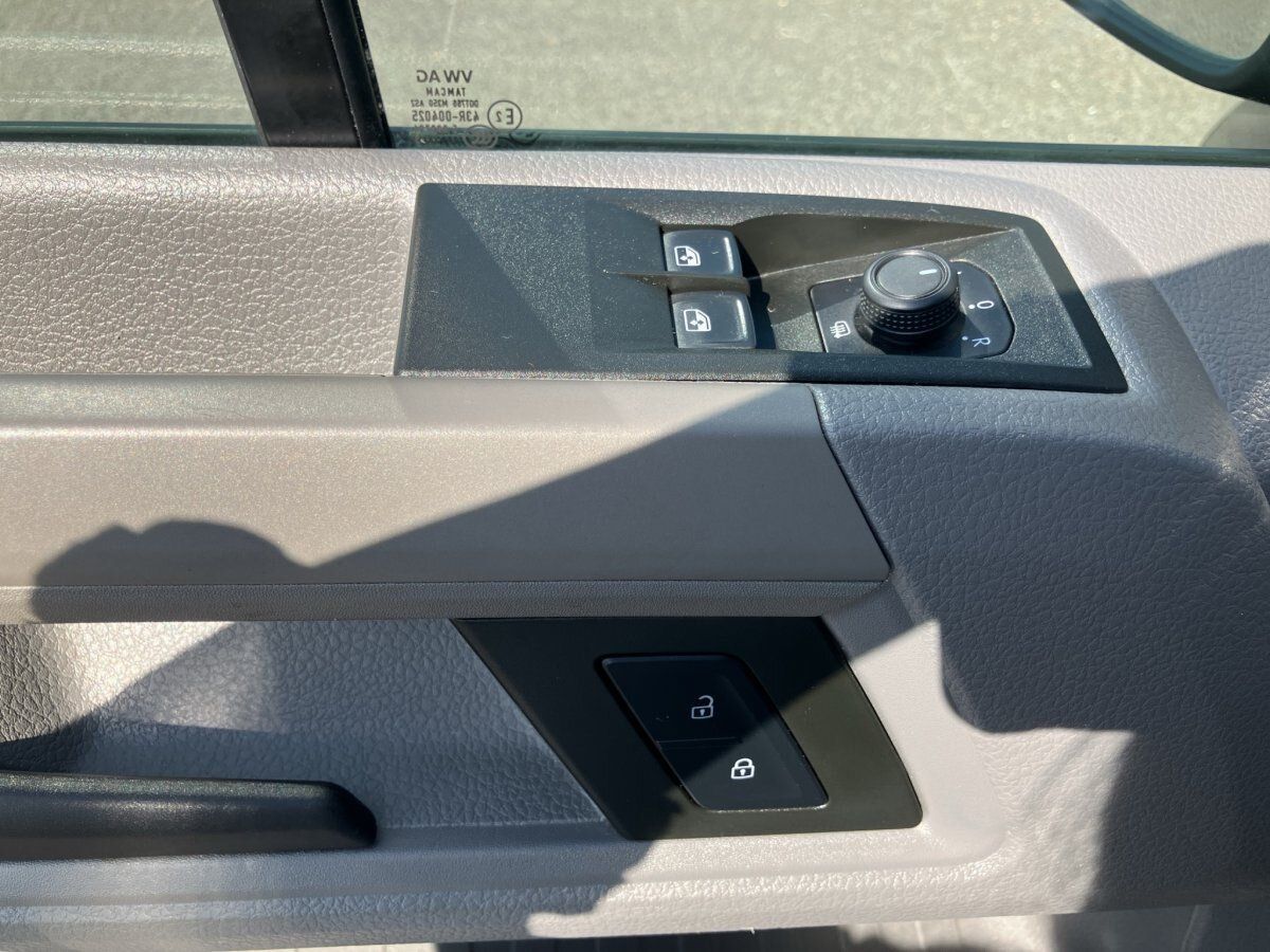 Fahrzeugabbildung Volkswagen Crafter 35 2.0 TDI MR HD 6-Gang SHZ AHK NAVI