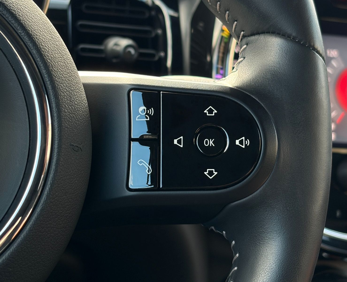 Fahrzeugabbildung MINI Cooper Cabrio JCW-Trim CarPlay Navigation LHZ