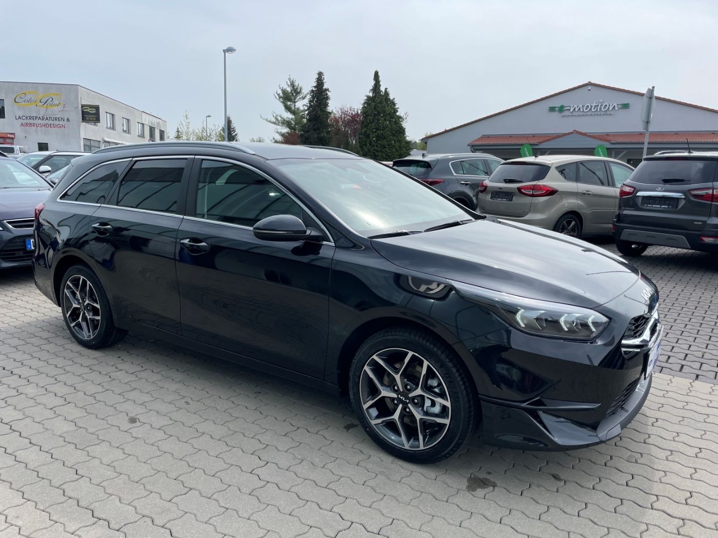 Fahrzeugabbildung Kia Ceed_sw Ultima LED totWinkAss Kamera SHZ PDC