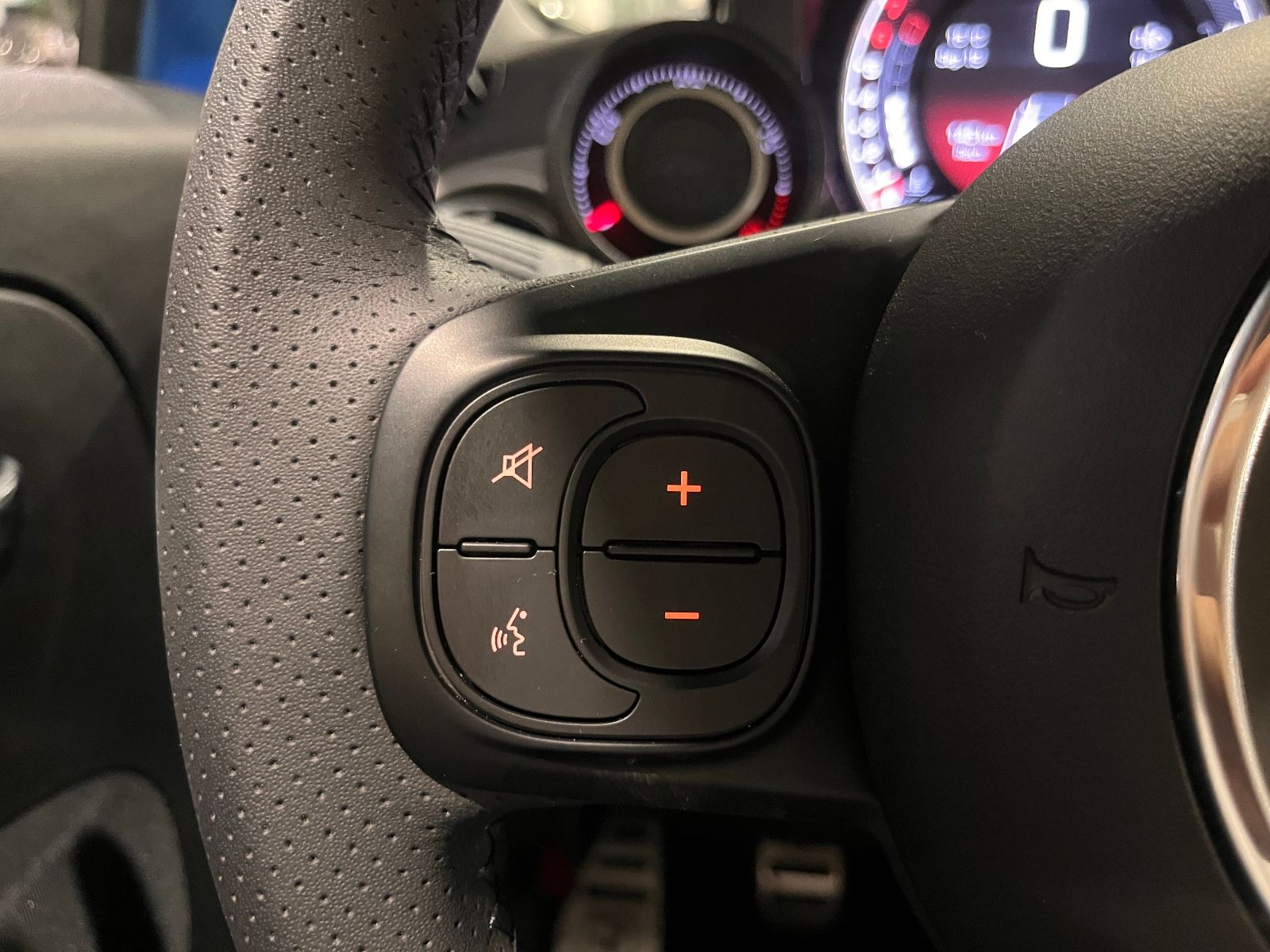 Fahrzeugabbildung Abarth 595C -BLAU MATT- BEATS XEN CARPLAY DAB ALU