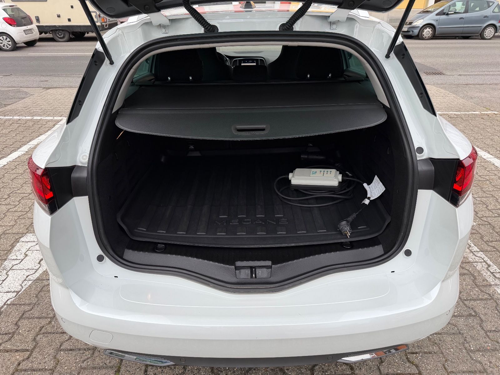 Fahrzeugabbildung Renault Megane IV Grandtour R.S. LINE 1-HD NAVI LED BOSE