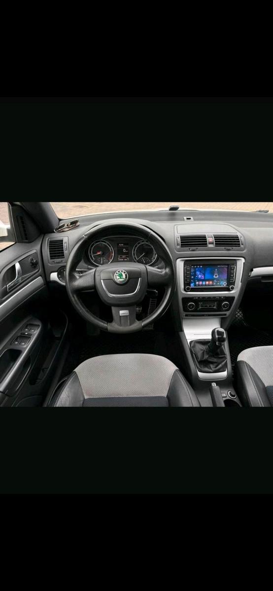 Skoda Octavia 2011 — interior