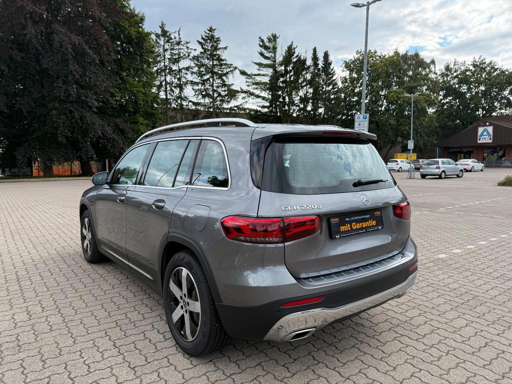 Mercedes-Benz GLB 220