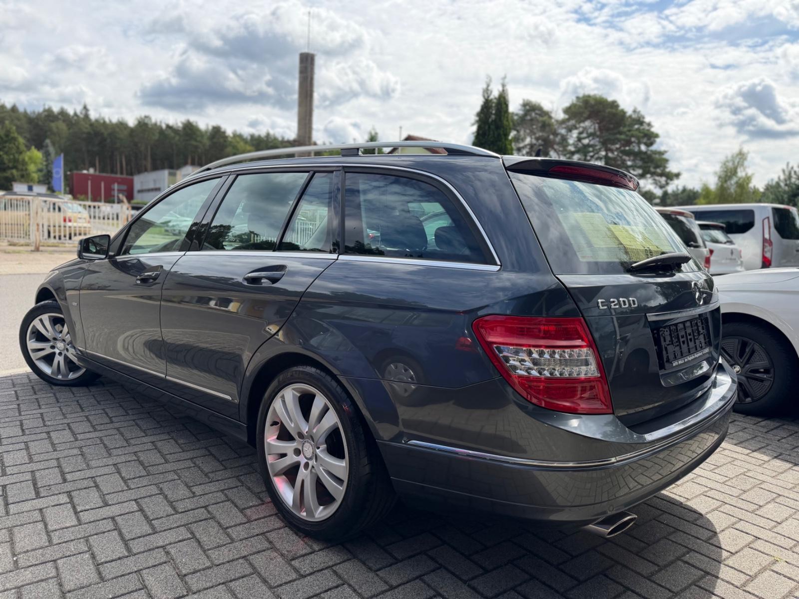 Mercedes-Benz C200 2010 — rear view