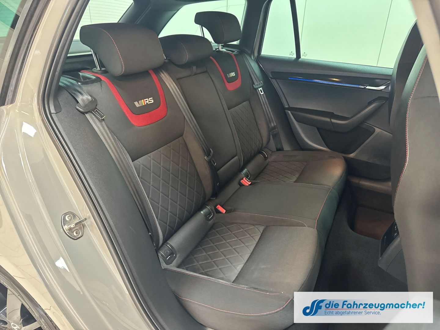 Fahrzeugabbildung SKODA Octavia Combi RS 4x4 Sportpaket AHK Navi LED *EX