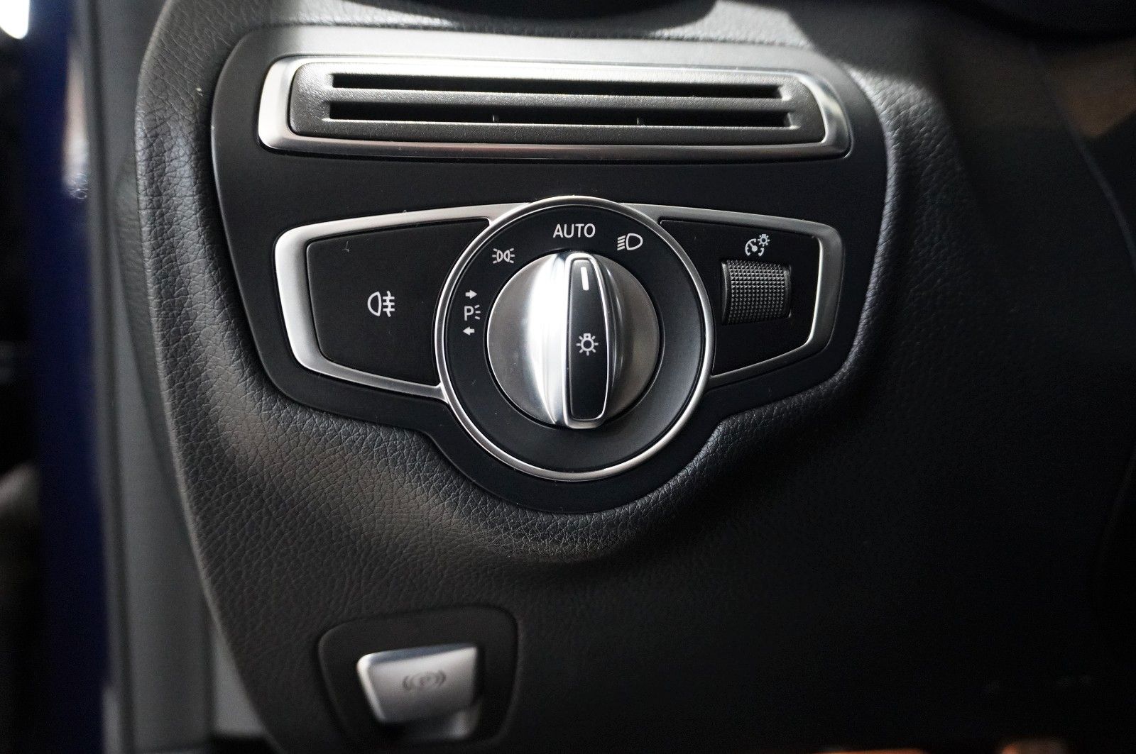 Fahrzeugabbildung Mercedes-Benz C 200 LIM. AMG LINE NAVI/LED/KAMERA/SH/SPORT/AHK