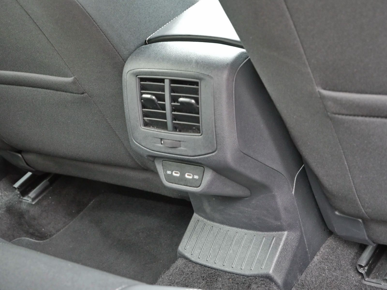 Volkswagen T-Roc - Bild 17