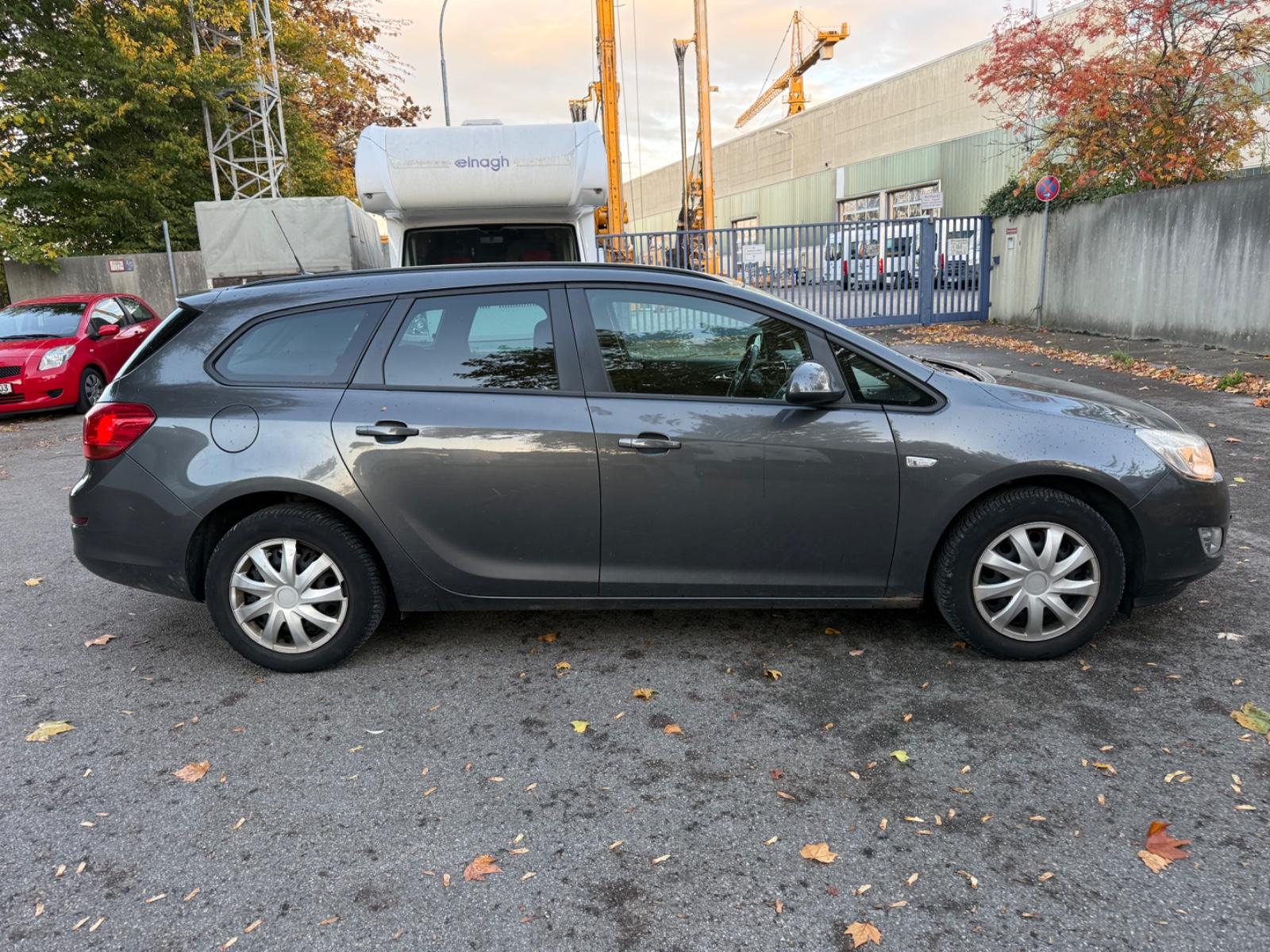 Opel Astra, 2011