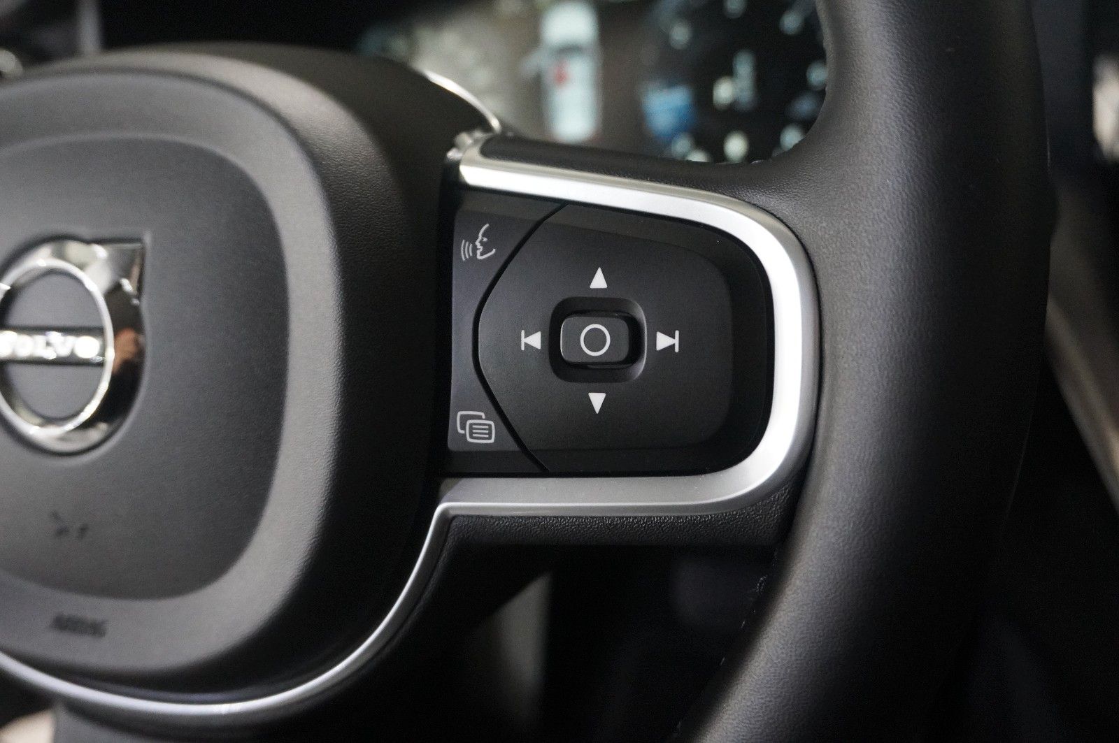 Fahrzeugabbildung Volvo V60 Kombi B4 MOMENTUM PRO NAVI/LED/KAMERA/VIRT.