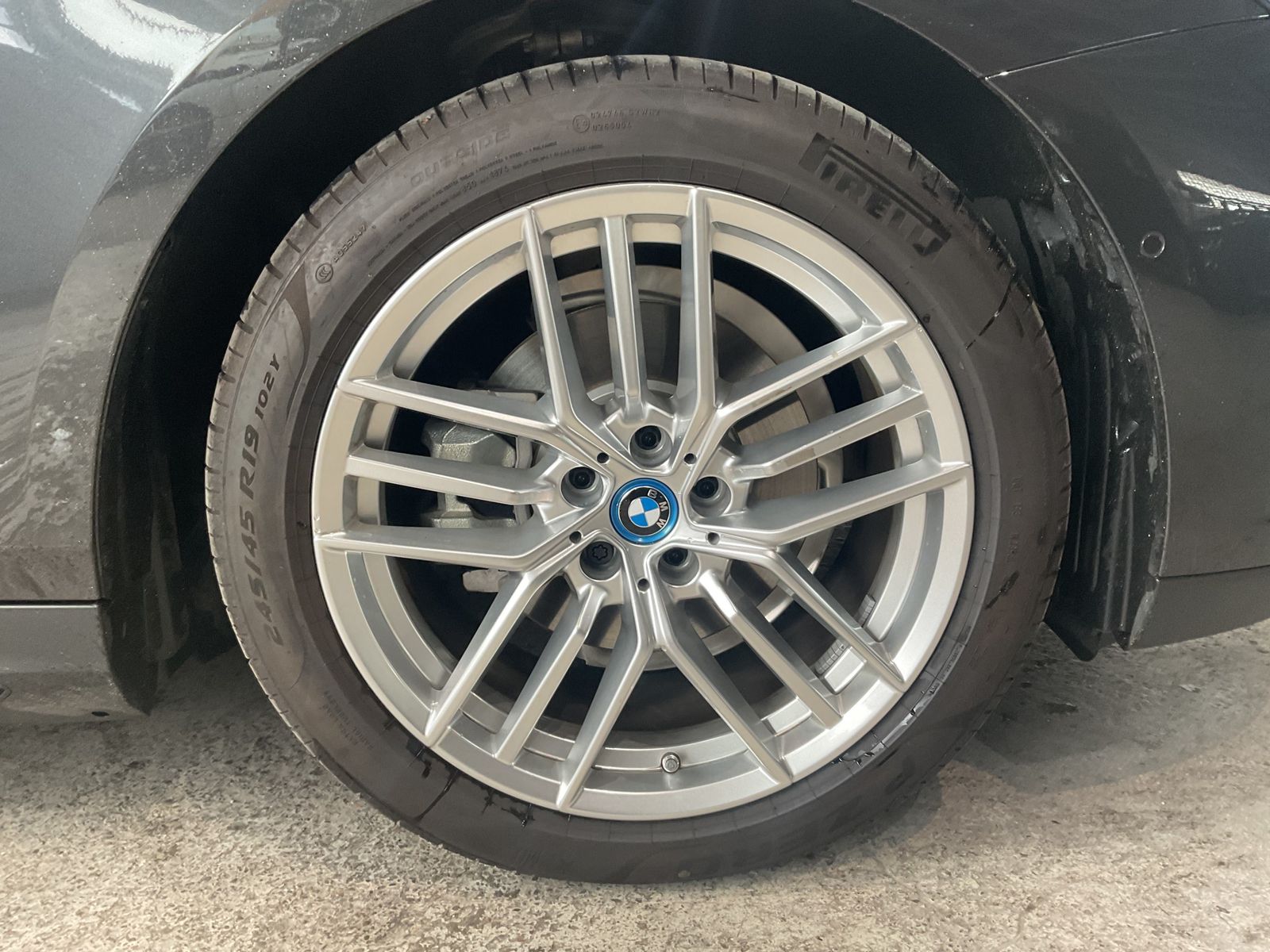 Fahrzeugabbildung BMW 530e 19" LMR, Panorama-Glasdach, Sitzbelüftung v