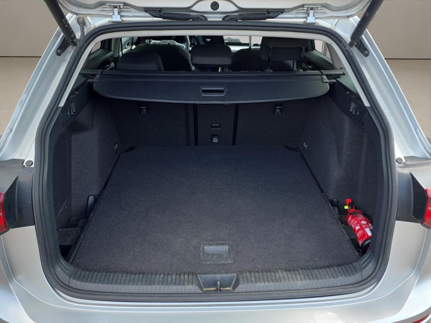 Volkswagen Golf VIII eTSI DSG, IQ-Light,LED,Navi,Rückfahrk., миниатюра 12