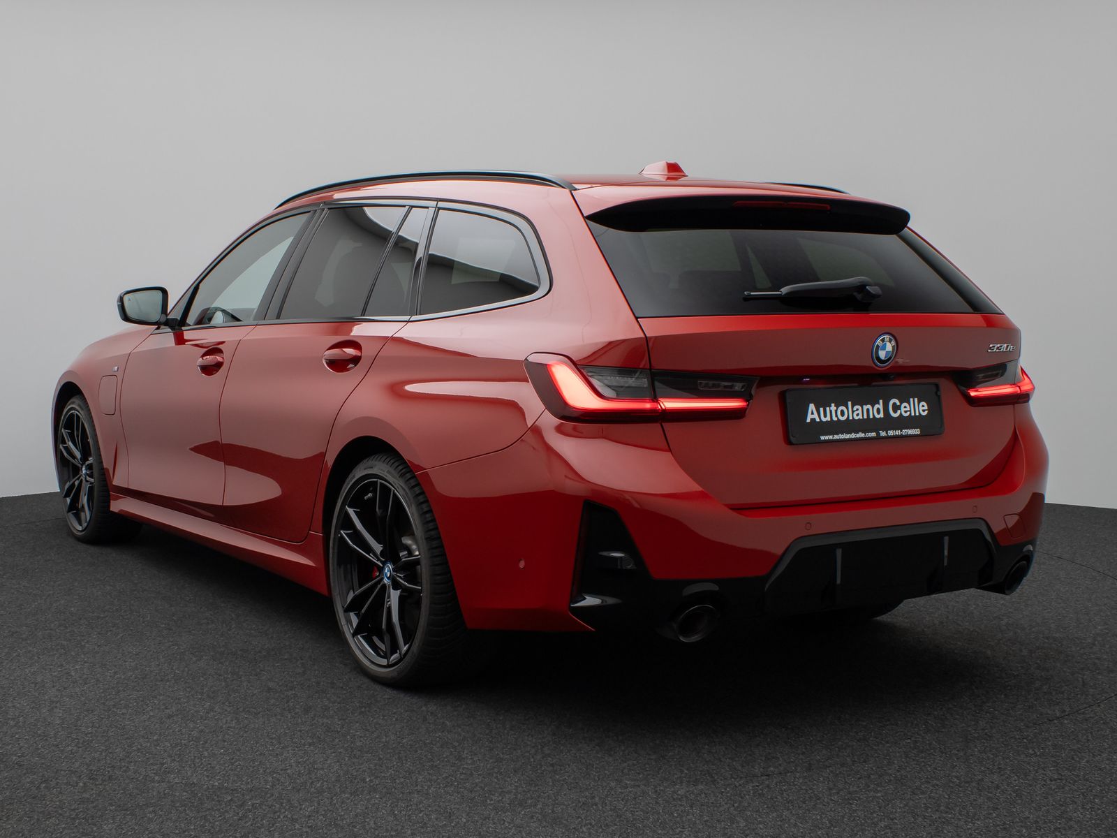 Fahrzeugabbildung BMW 330e M Sport Pro Panorama Kamera HUD H/K Komfort