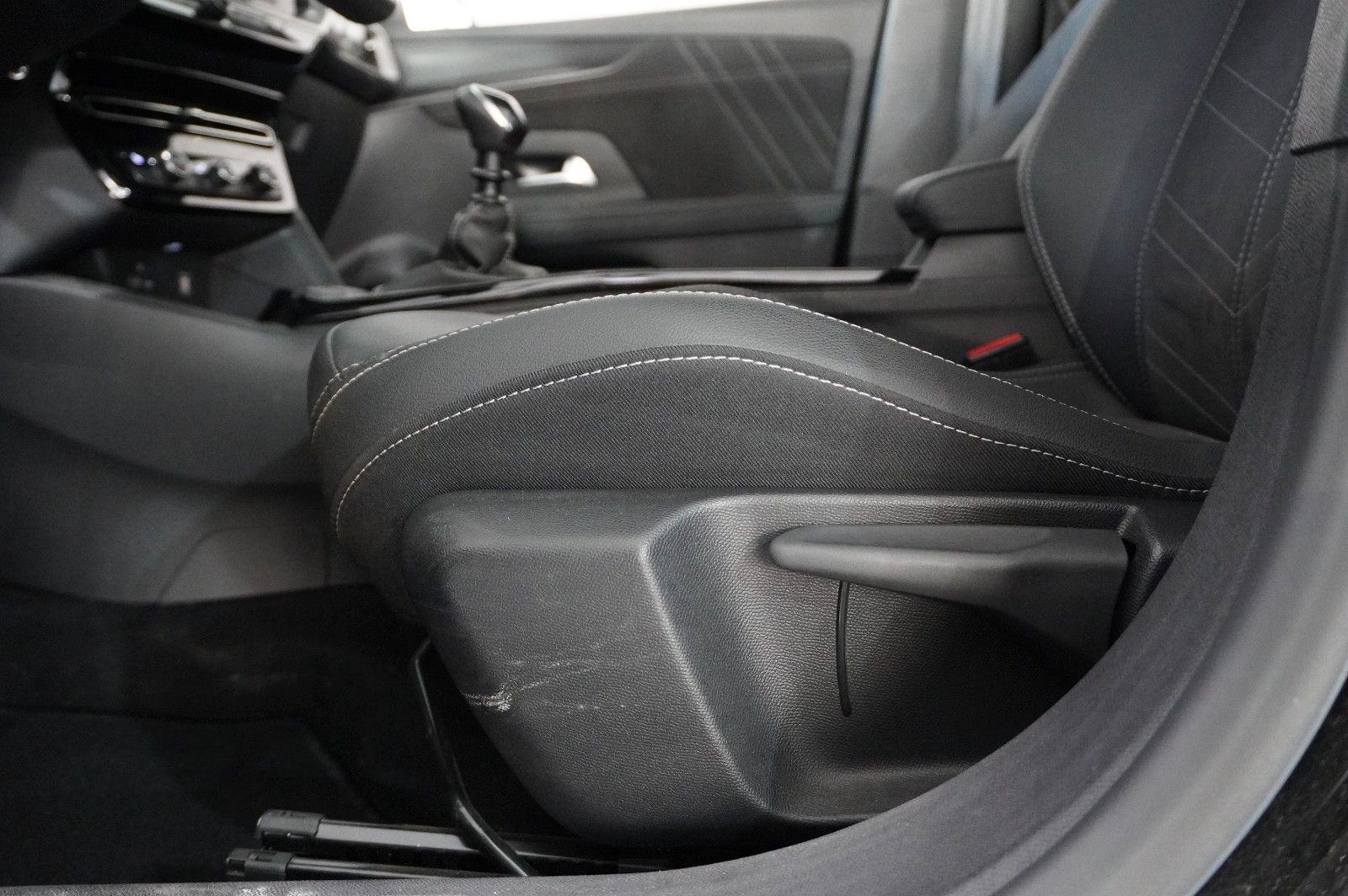 Fahrzeugabbildung Opel Mokka 1.2T ULTIMATE NAVI/LED/KAMERA/SPORT/SH/DAB