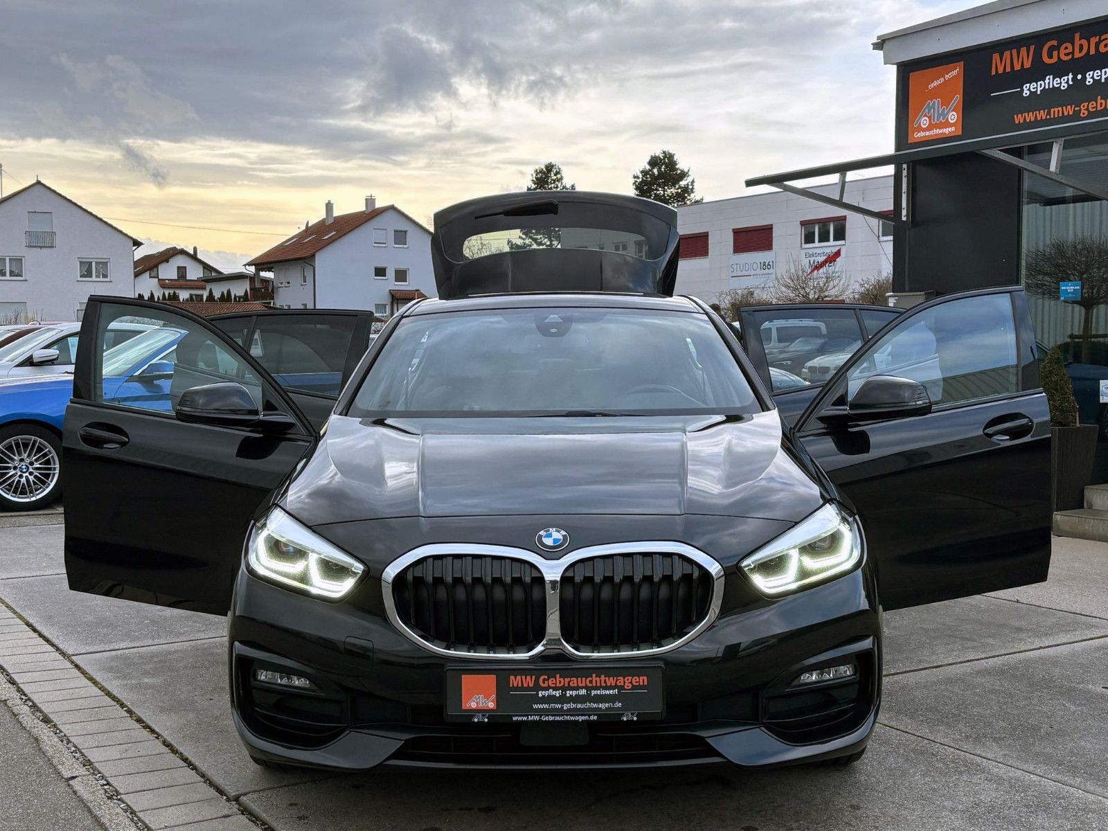 Fahrzeugabbildung BMW 120d Steptronic Sport-Line LED SHZ TEMP NAV PDC