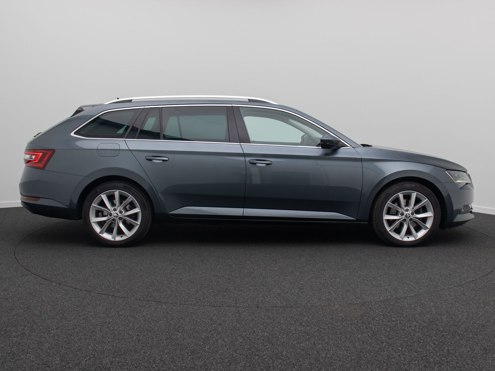 Fahrzeugabbildung SKODA Superb Style BiXenon PDC Navi Touch FernlichtAss