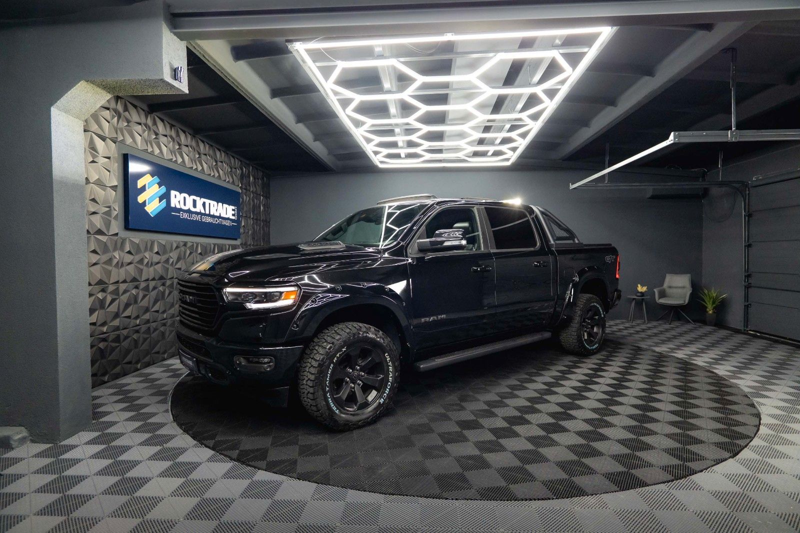 Fahrzeugabbildung Dodge RAM 5.7 V8 HEMI 4x4 LARAMIE GT NIGHT Offroad 19%
