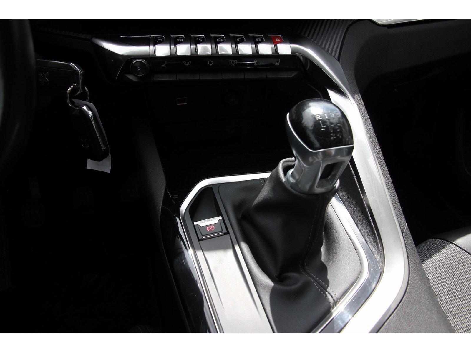 Peugeot 3008 Allure PT 130 Pano Carplay Navi Klima SHZ