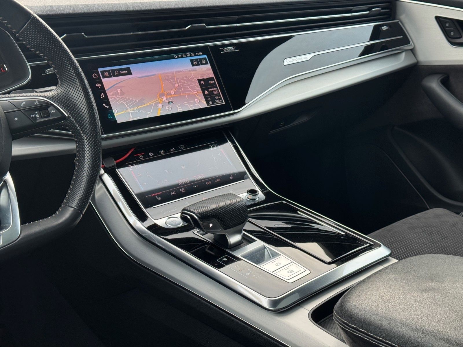 Fahrzeugabbildung Audi Q8 50 TDI SLINE SPORT PANO LED MATRIX 23" TOTW