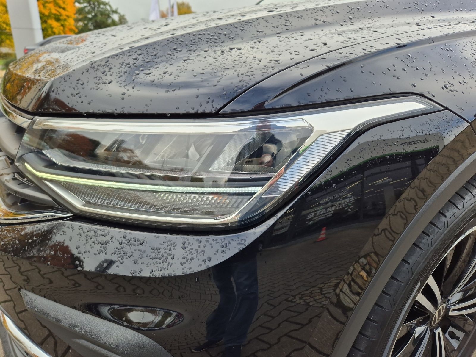 Fahrzeugabbildung Volkswagen Tiguan TSI United DSG LED Navi AID ACC Park-Assi