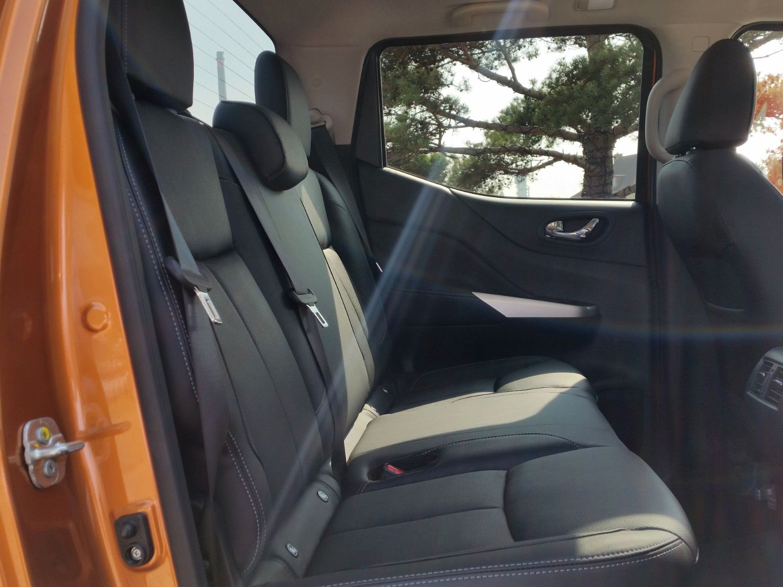Fahrzeugabbildung Nissan Navara 4x4 DC Tekna LED+LEDER+NAVI+SD+AHK+ROLLO