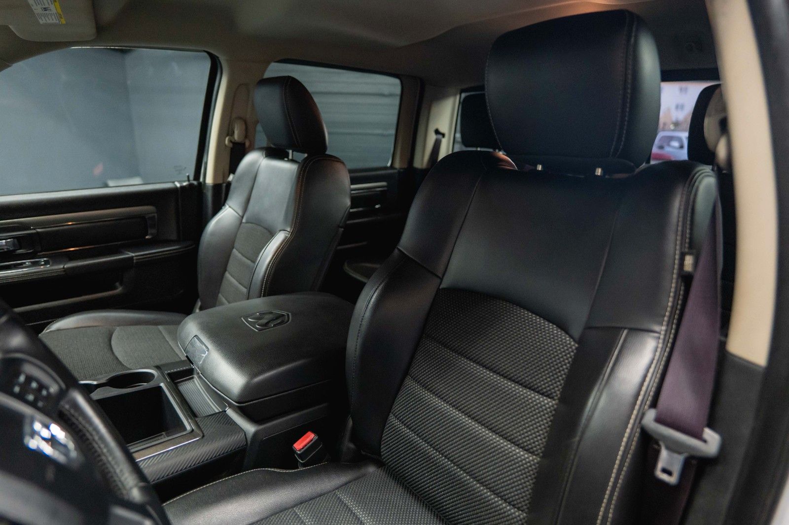 Fahrzeugabbildung Dodge RAM 5.7 V8 HEMI 4x4 Offroad Sport  LONGBED *LPG*