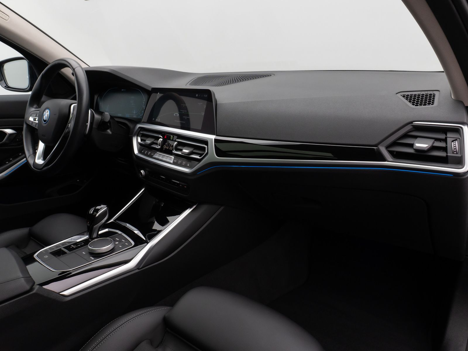 Fahrzeugabbildung BMW 330e xD SportLine Pano Kamera Laser HUD DAB HiFi