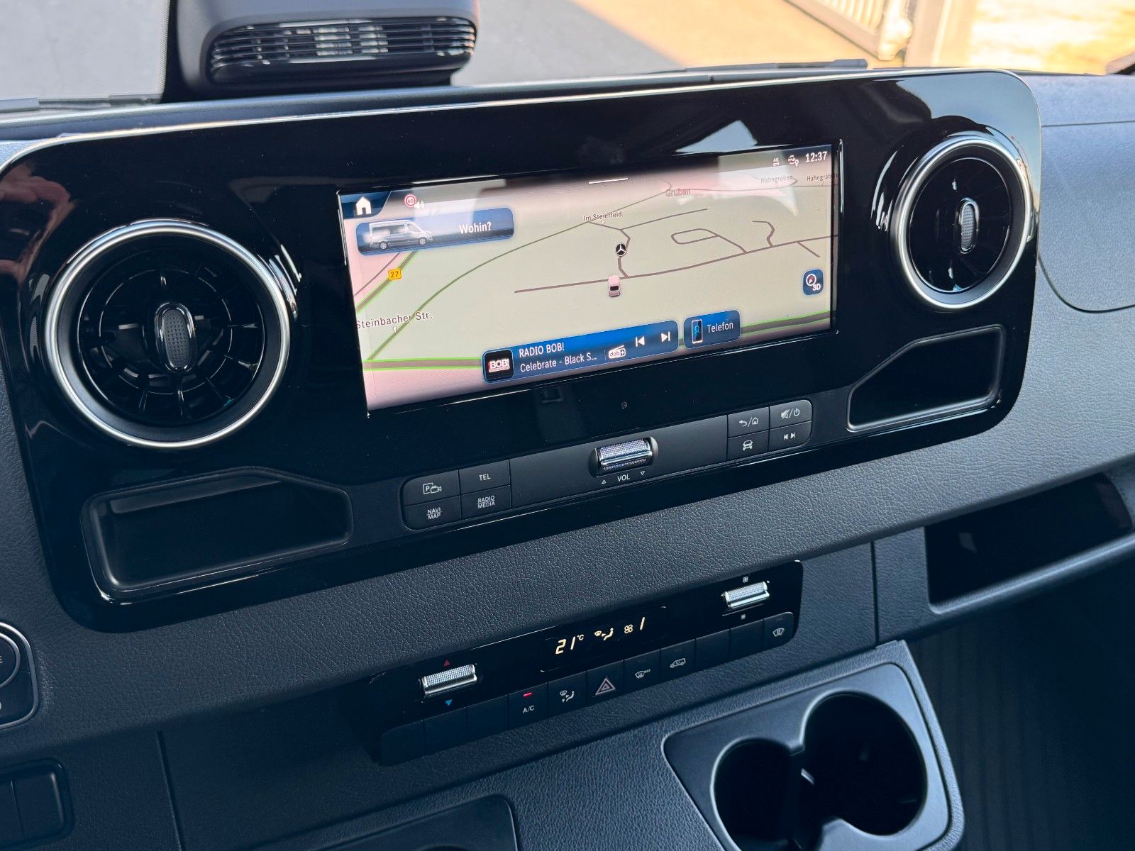 Fahrzeugabbildung Mercedes-Benz Sprinter 319 CDI 3665 DoKa Klima Kamera AHK