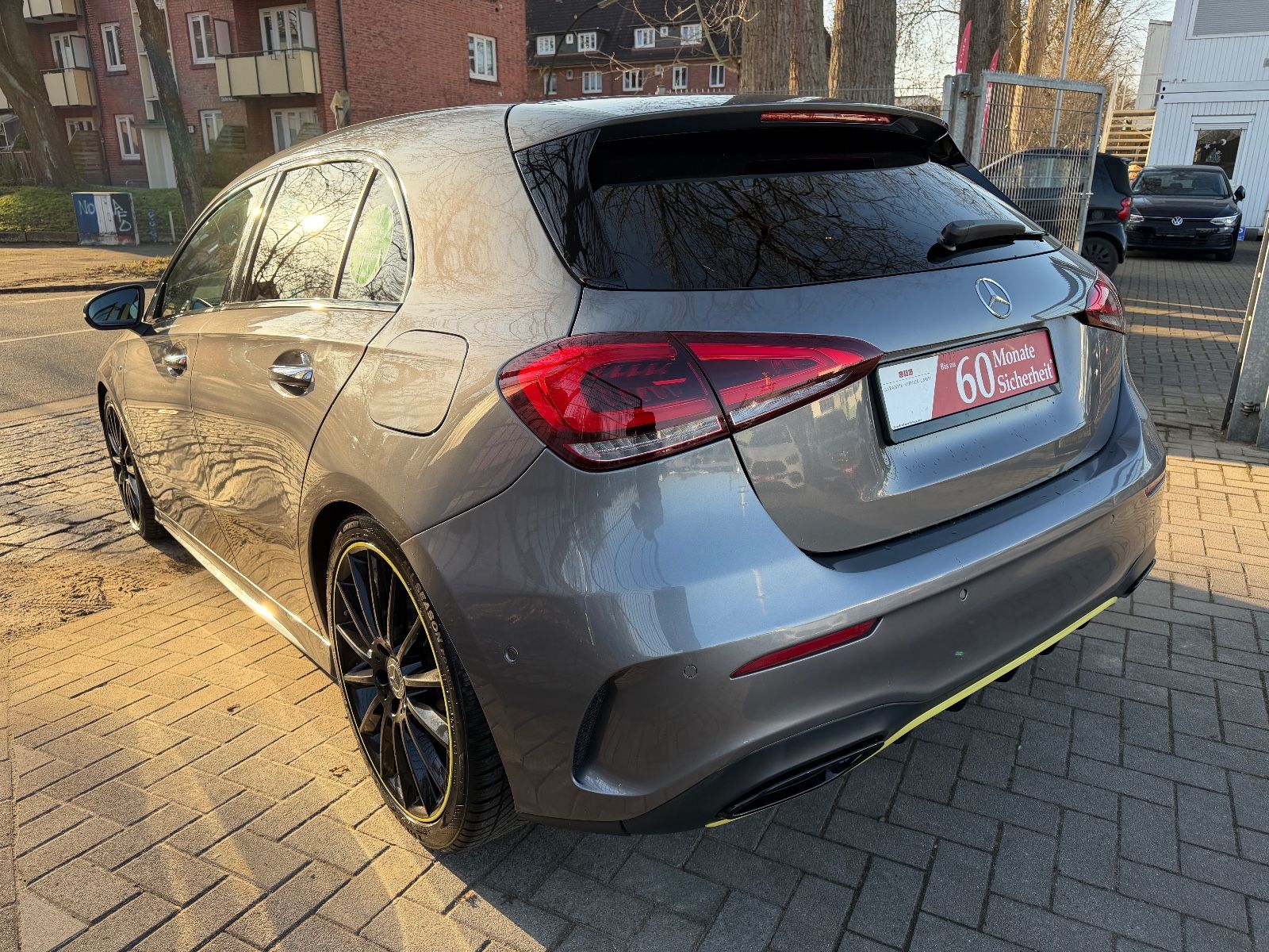 Fahrzeugabbildung Mercedes-Benz A 250 4Matic AMG Edition 1 JUNGESTERNE*PANO*MEMO