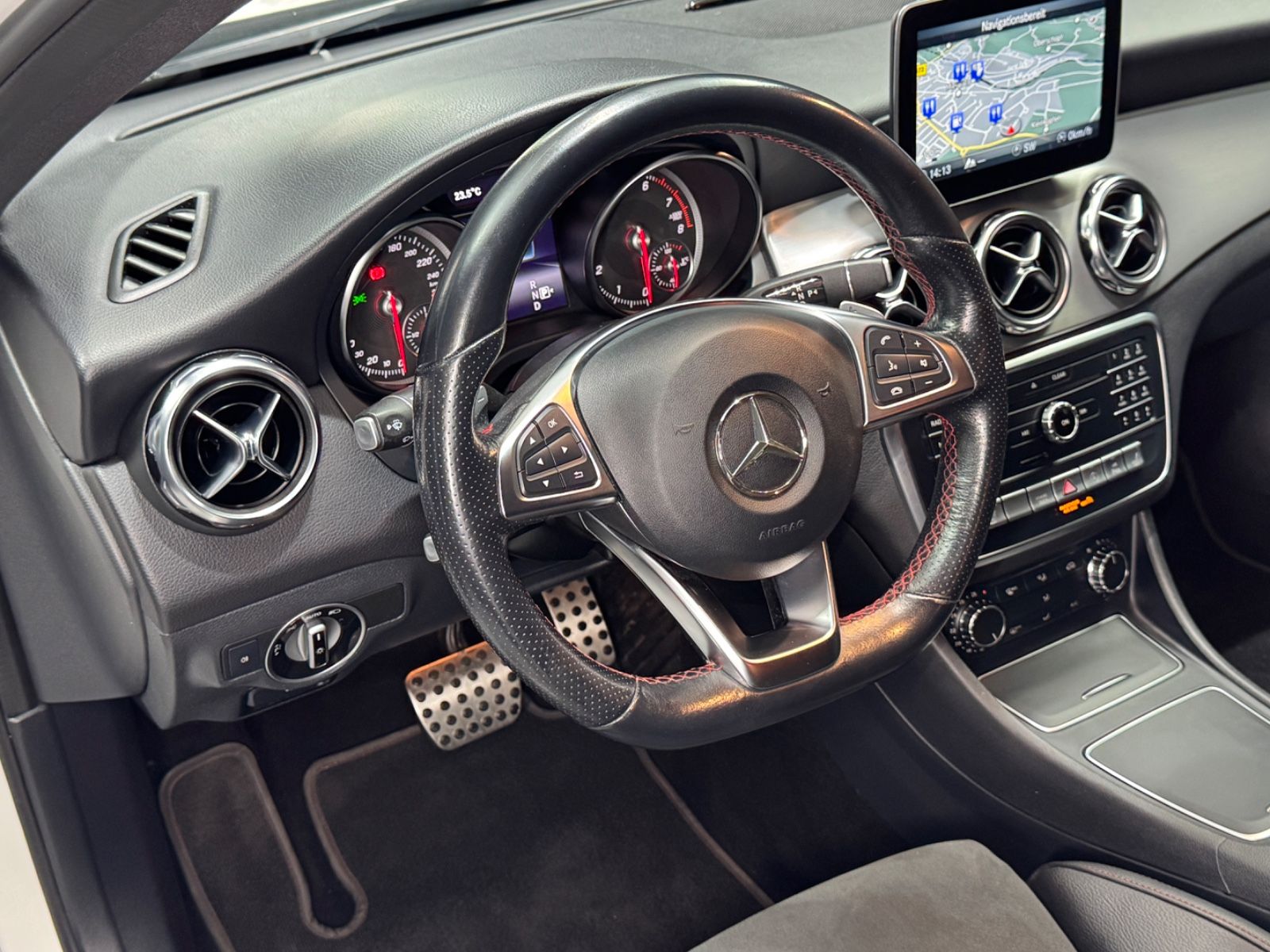 Fahrzeugabbildung Mercedes-Benz GLA 200|7G-AUTOMATIK|NAVI|LED|KAMERA|AHK|AMG-LIN
