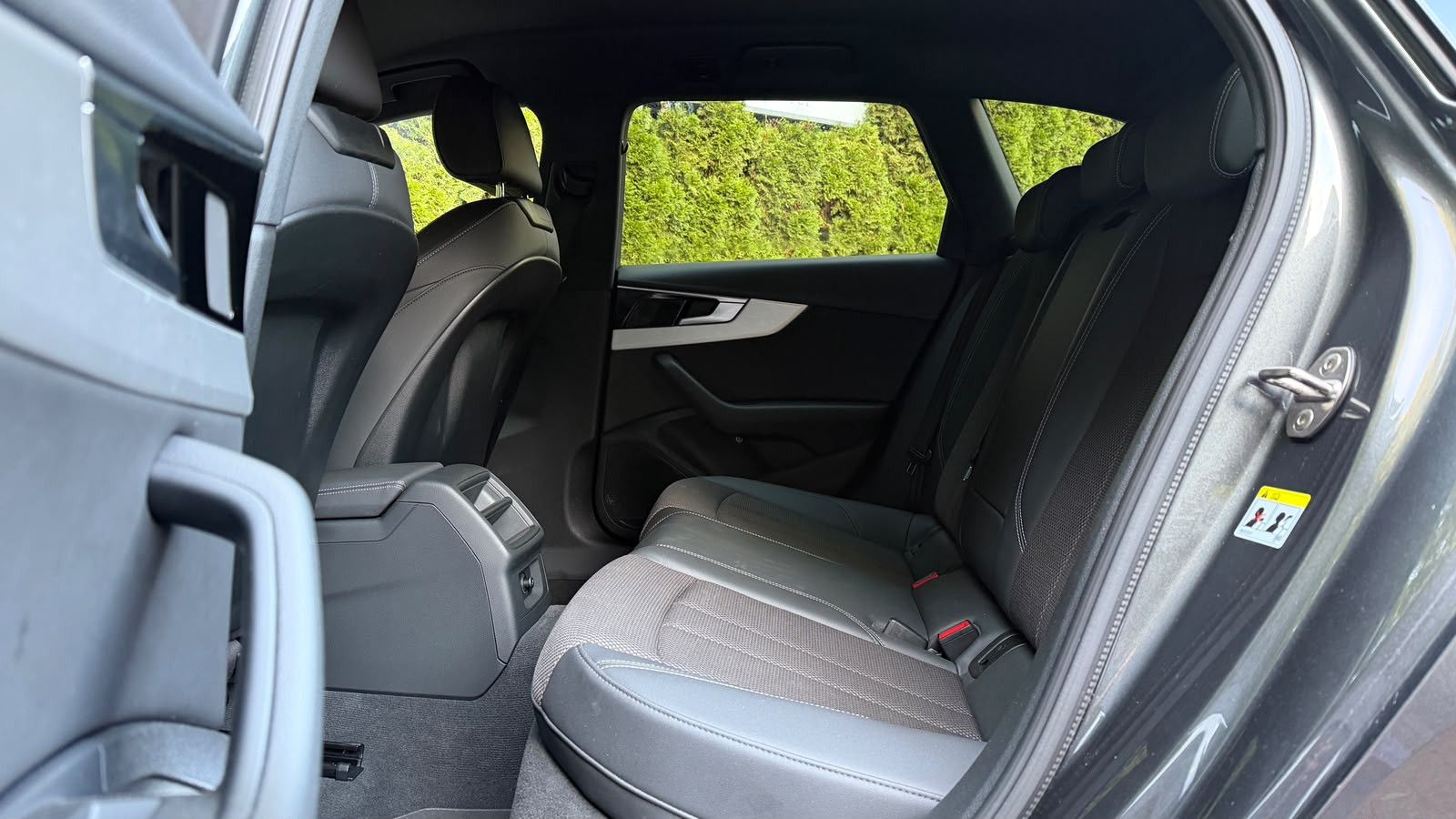 Fahrzeugabbildung Audi A4 40 TFSI 3x S-Line LED+VIRTUAL+MMI+SHZ+PDC+DSP