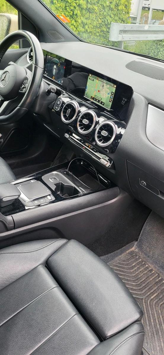 Mercedes-Benz B 180