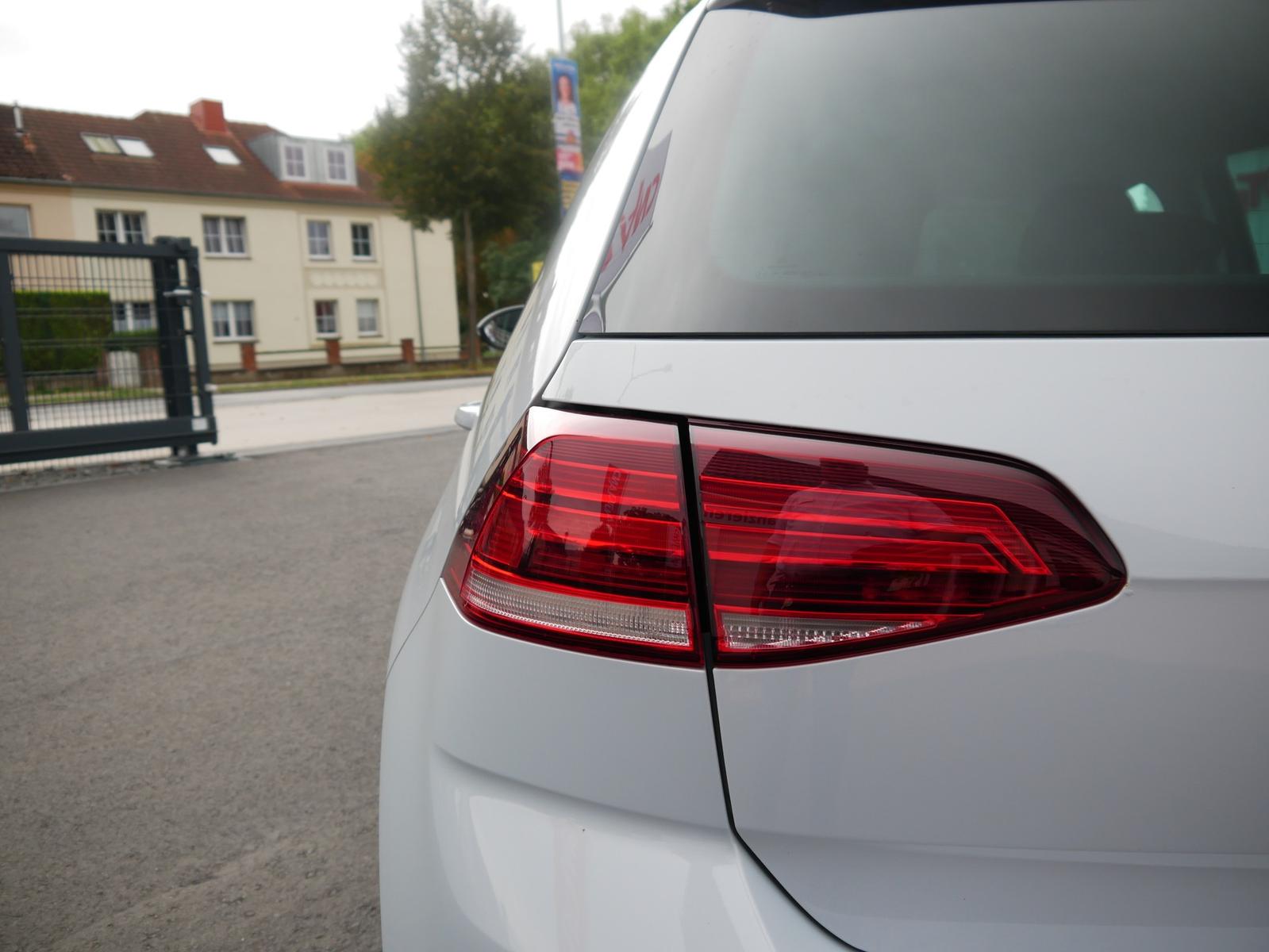 Volkswagen Golf VII 1.5 TSI Highline AHK LED Standheizung
