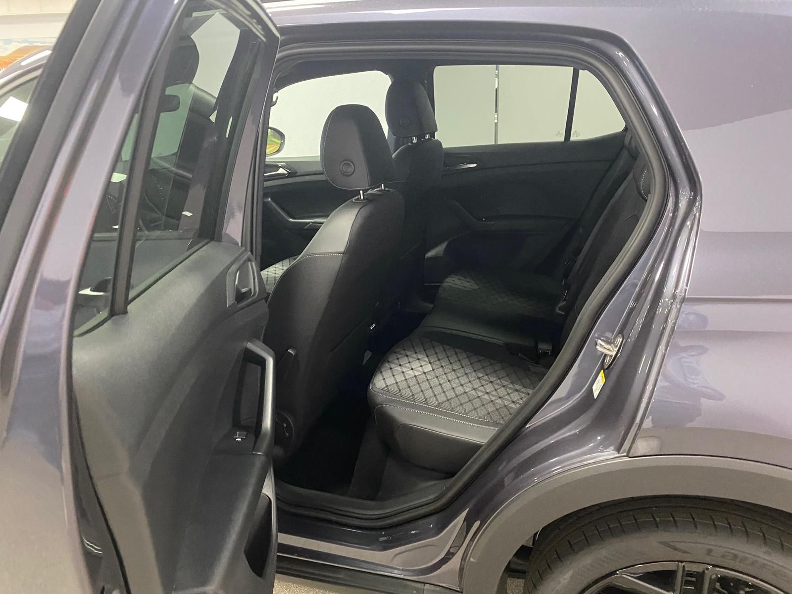 Fahrzeugabbildung Volkswagen T-Cross 1.0 TSI DSG R-Line BLACKSTYLE+MATRIX+AHK