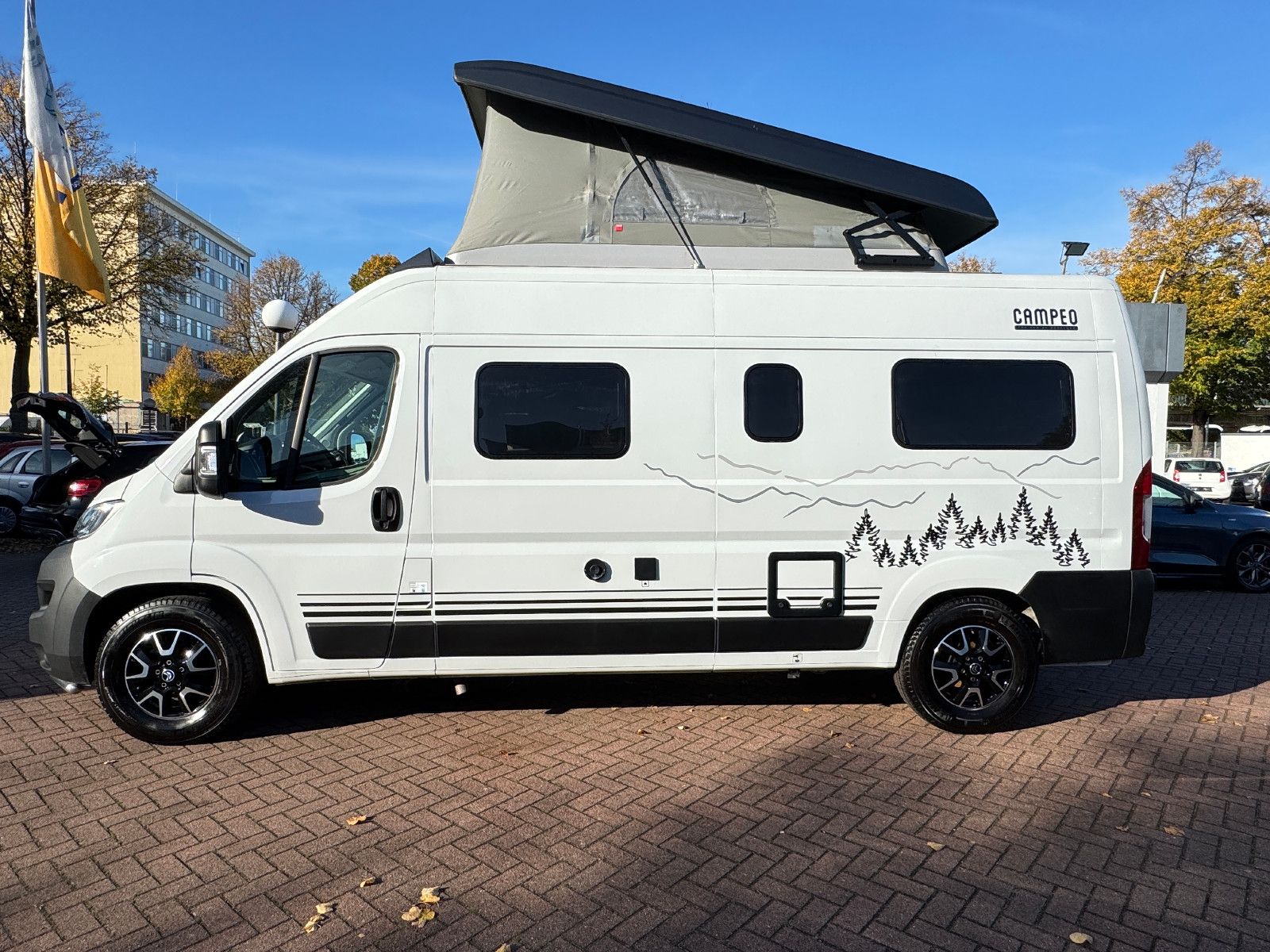 Fahrzeugabbildung Bürstner Campeo Black Forest C 600 AUFSTELLDACH SHZ NAVI+