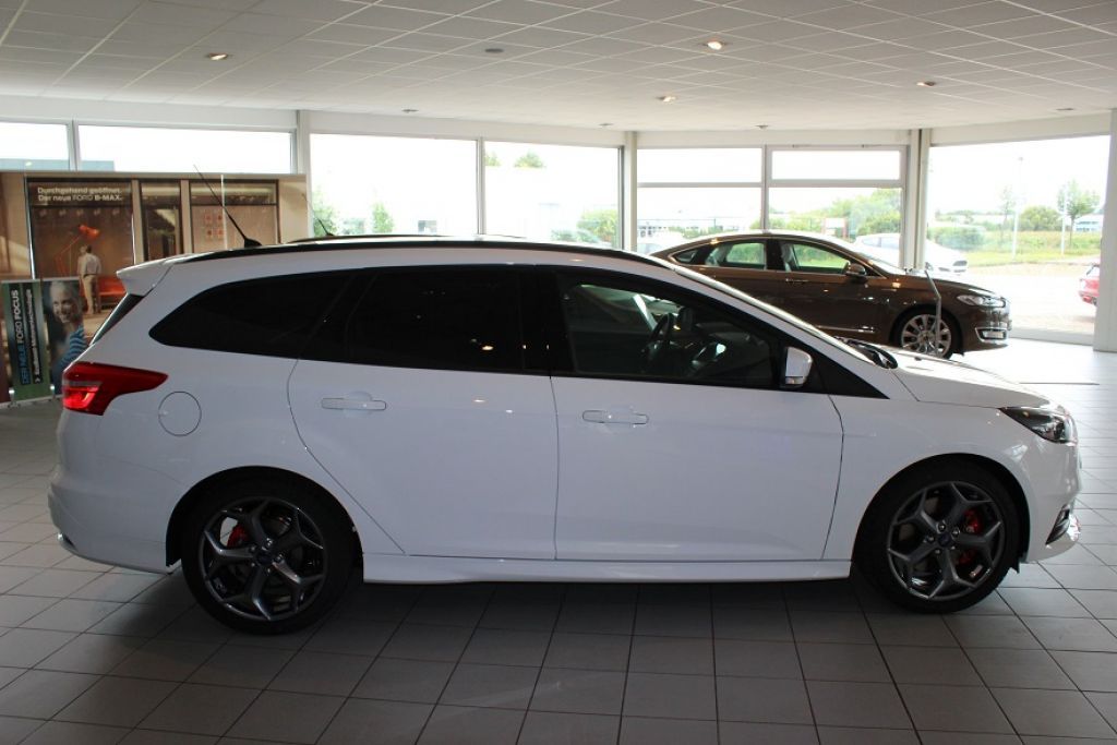 Fahrzeugabbildung Ford Focus Turnier ST / Leder-Sport-Paket