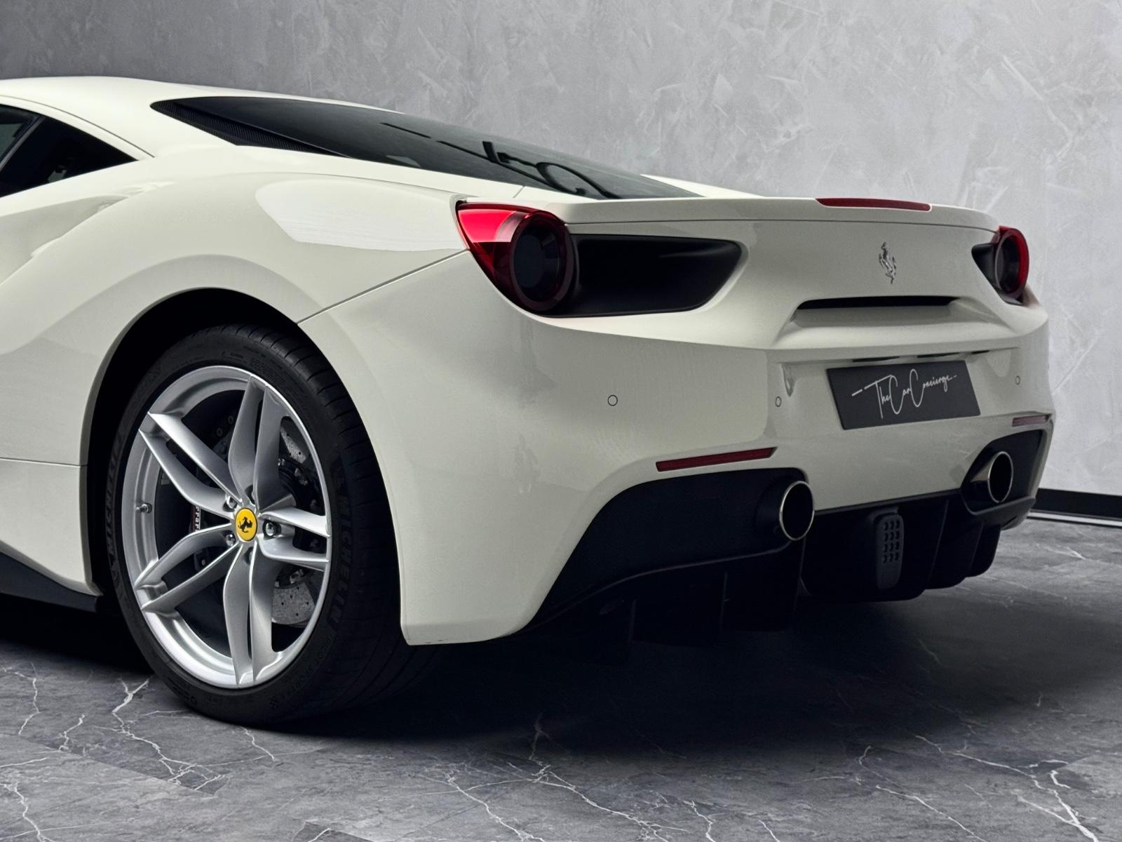 FERRARI 488 GTB CARBON RACING
