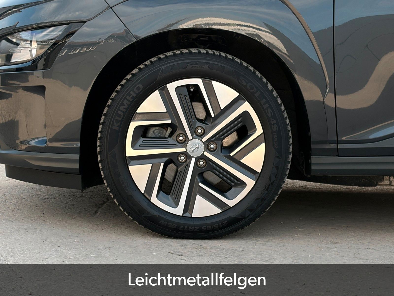 Fahrzeugabbildung Hyundai KONA E Select SHZ LHZ LKA LFA ACC Navi CarPlay